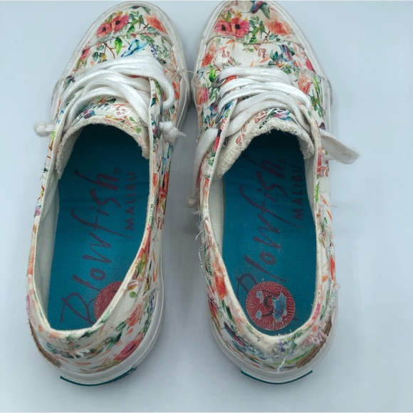 Fun snickers. In good condition. - Picture 3 of 3